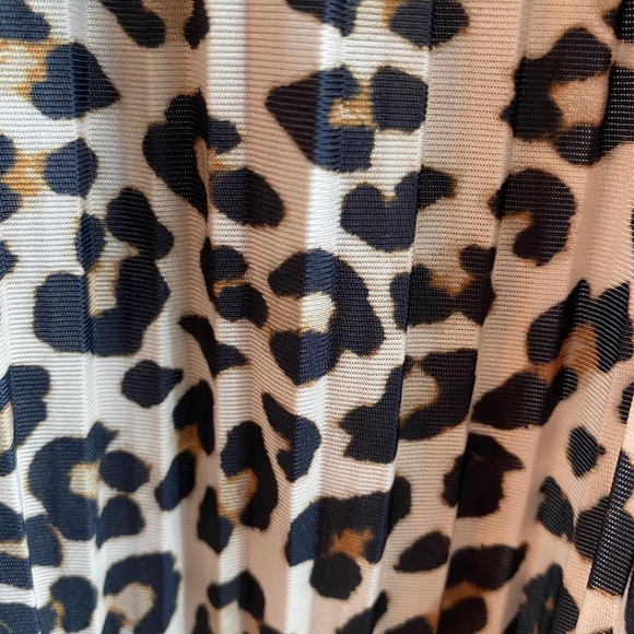 H&M Leopard Print Blouse - Picture 3 of 4